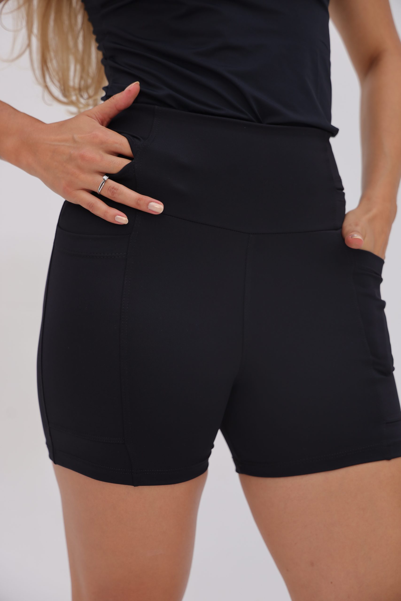 doc foto-10 Shorts Bolso - Imagem 1